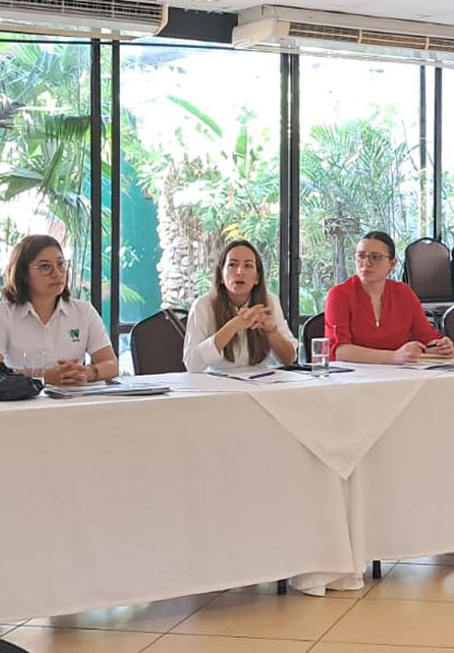 Embajadora del Reino Unido visita proyecto